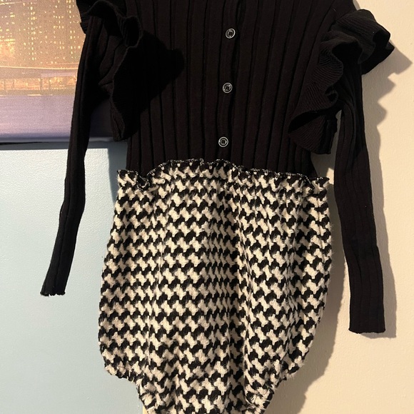 One Child. NWT Body suit for toddler girls in black and white in size 3. NWT - Picture 4 of 10